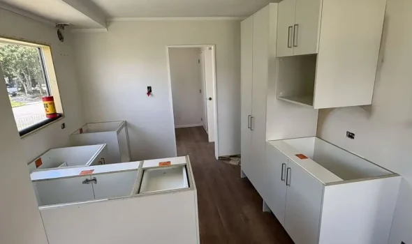 Professional Support & Clear Communication | Renovations Kapiti Coast Builders Kapiti Coast team discussing Renovations Kapiti Coast plans with clients, emphasizing clear and professional communication.